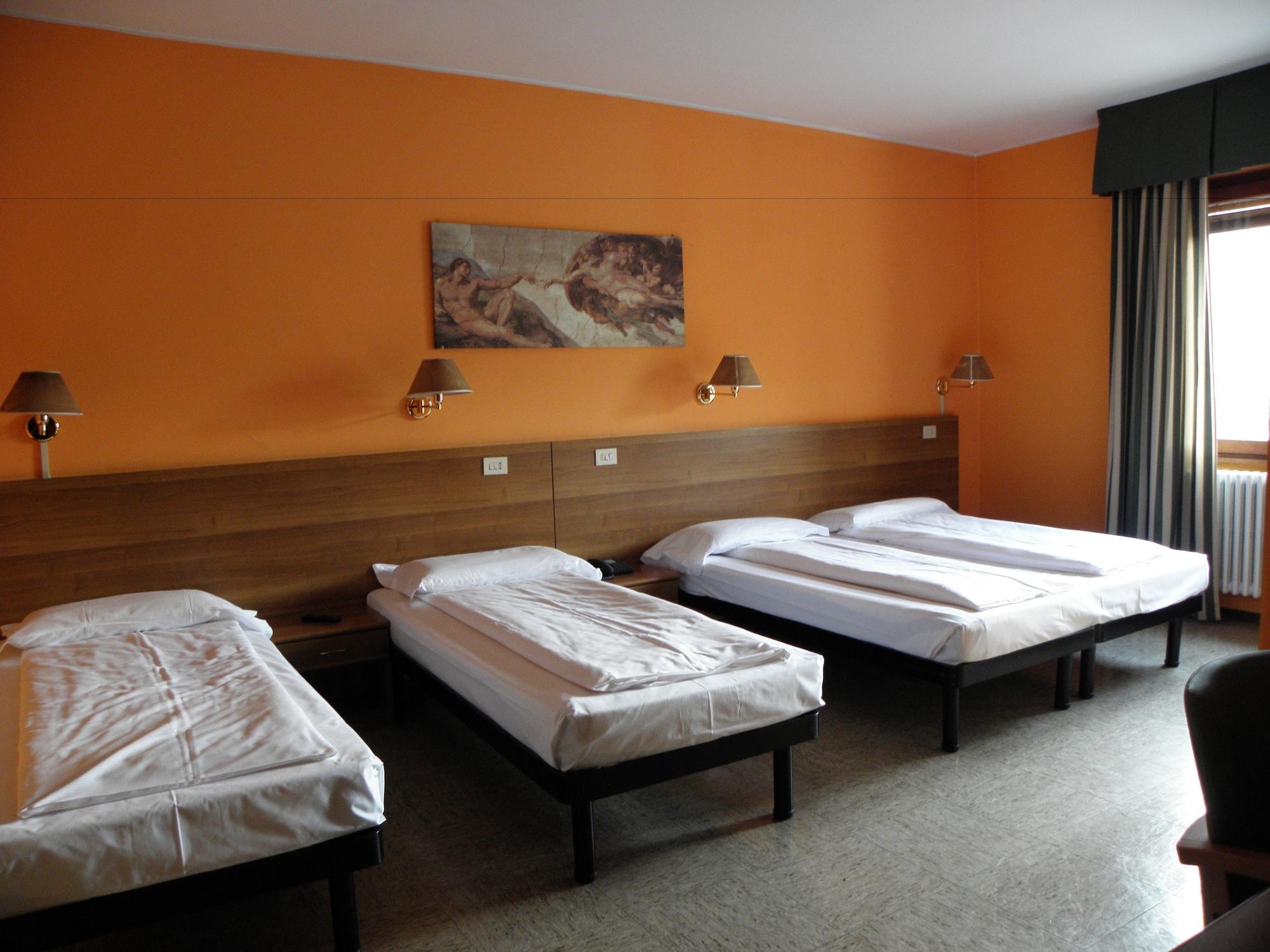 Hotel Corona Tirano Εξωτερικό φωτογραφία