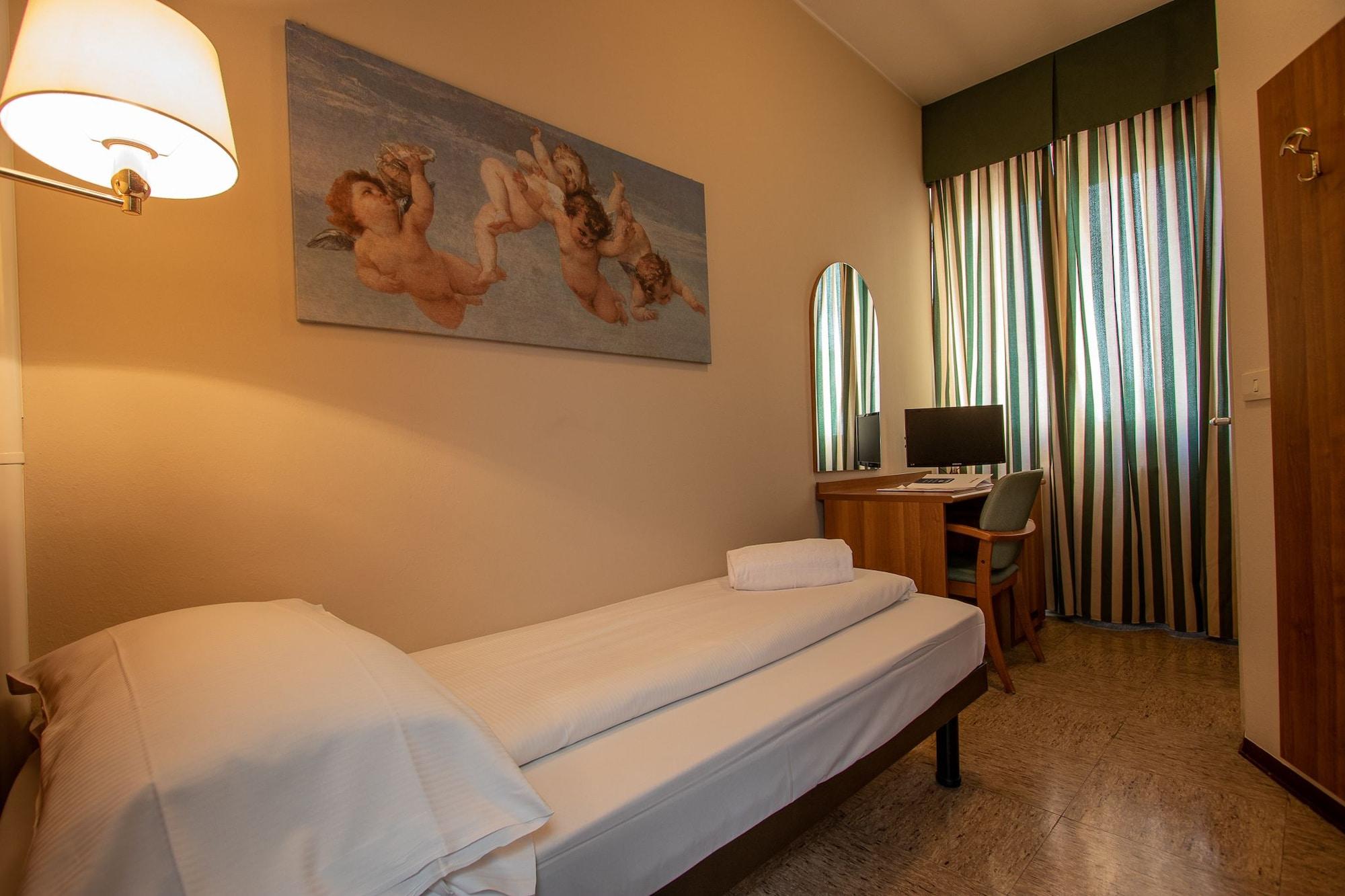 Hotel Corona Tirano Εξωτερικό φωτογραφία