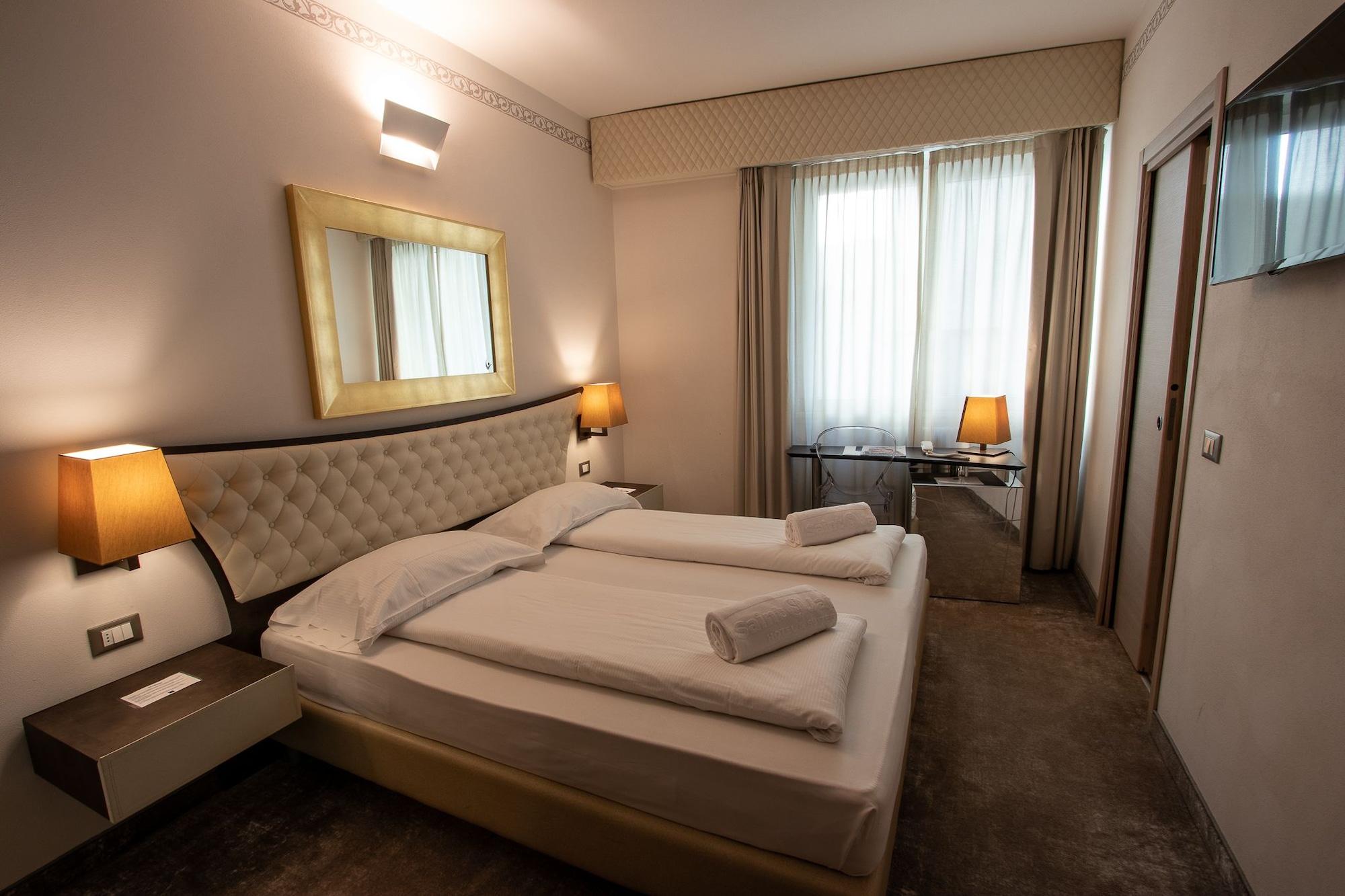 Hotel Corona Tirano Εξωτερικό φωτογραφία