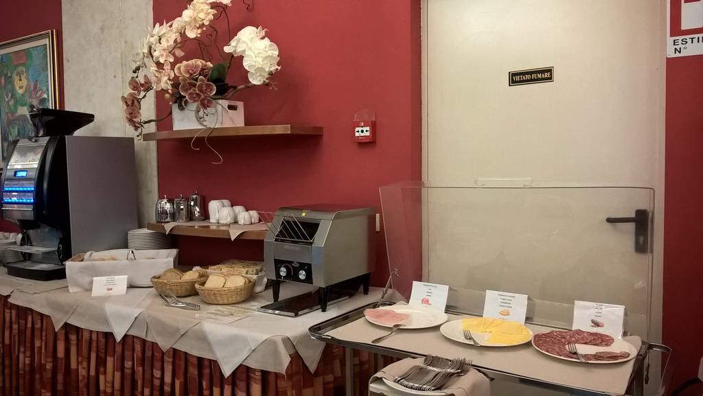 Hotel Corona Tirano Εξωτερικό φωτογραφία