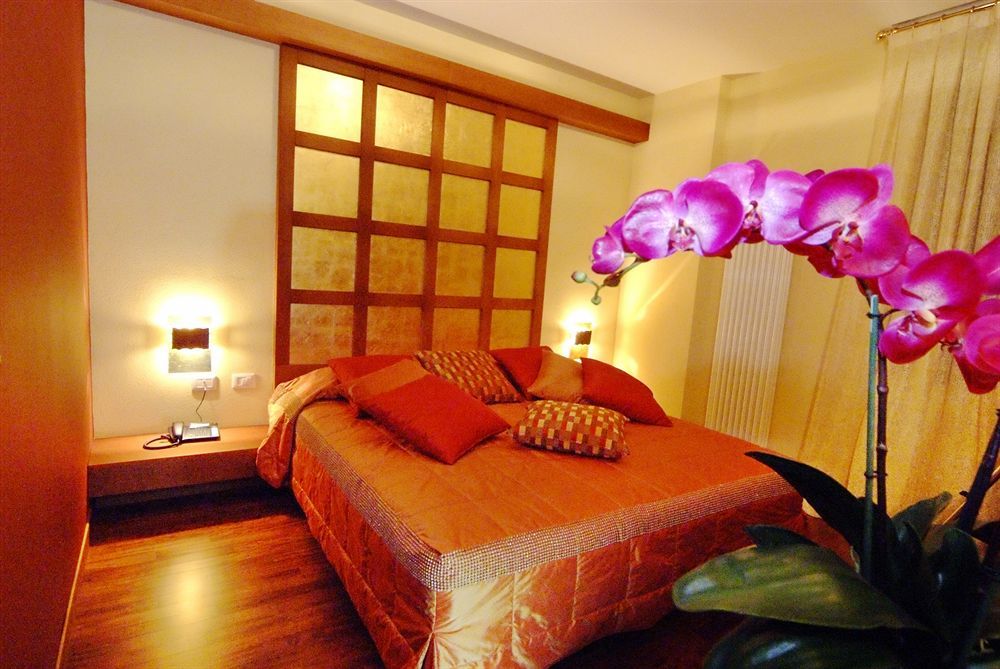 Hotel Corona Tirano Εξωτερικό φωτογραφία