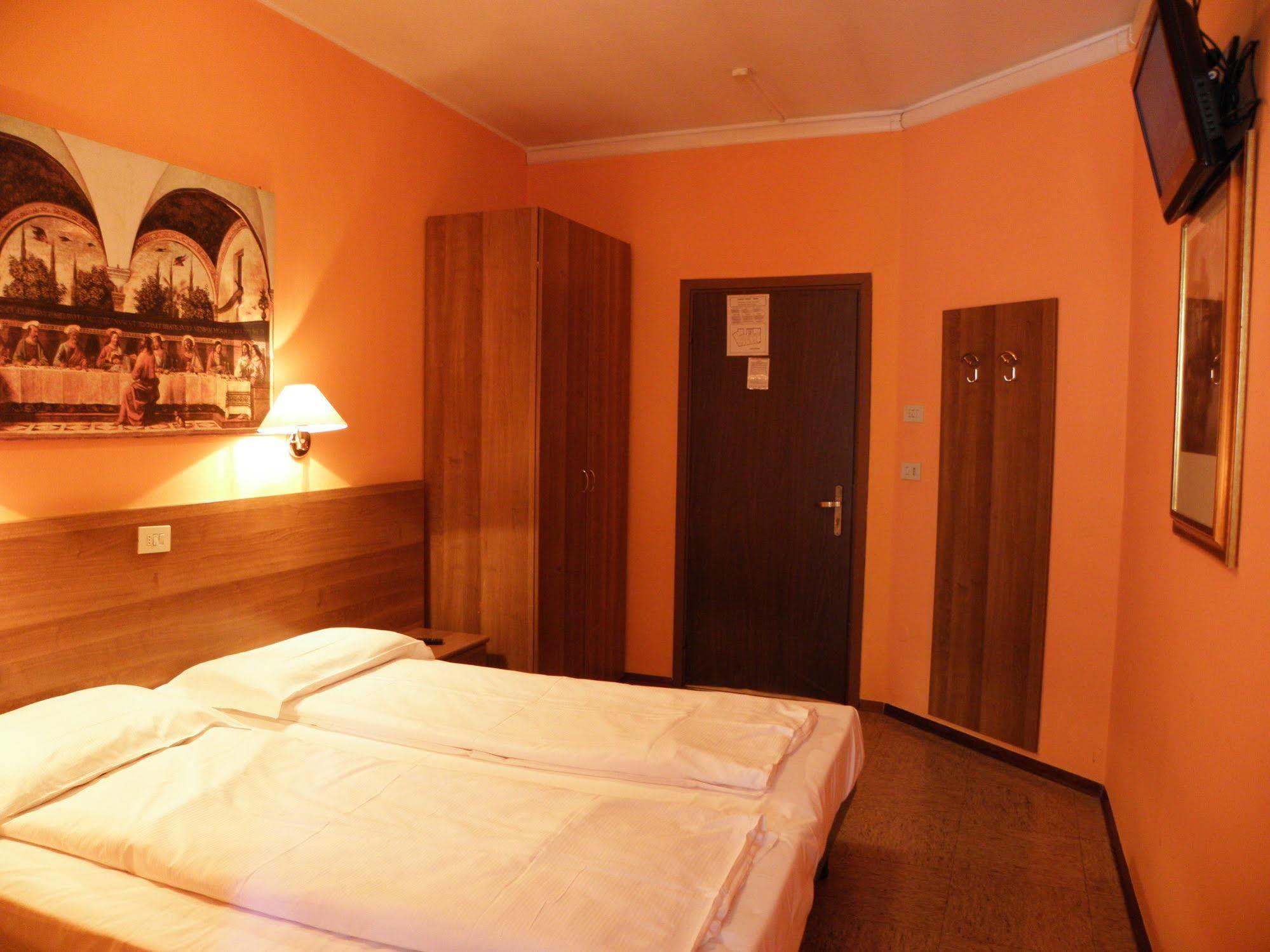 Hotel Corona Tirano Εξωτερικό φωτογραφία