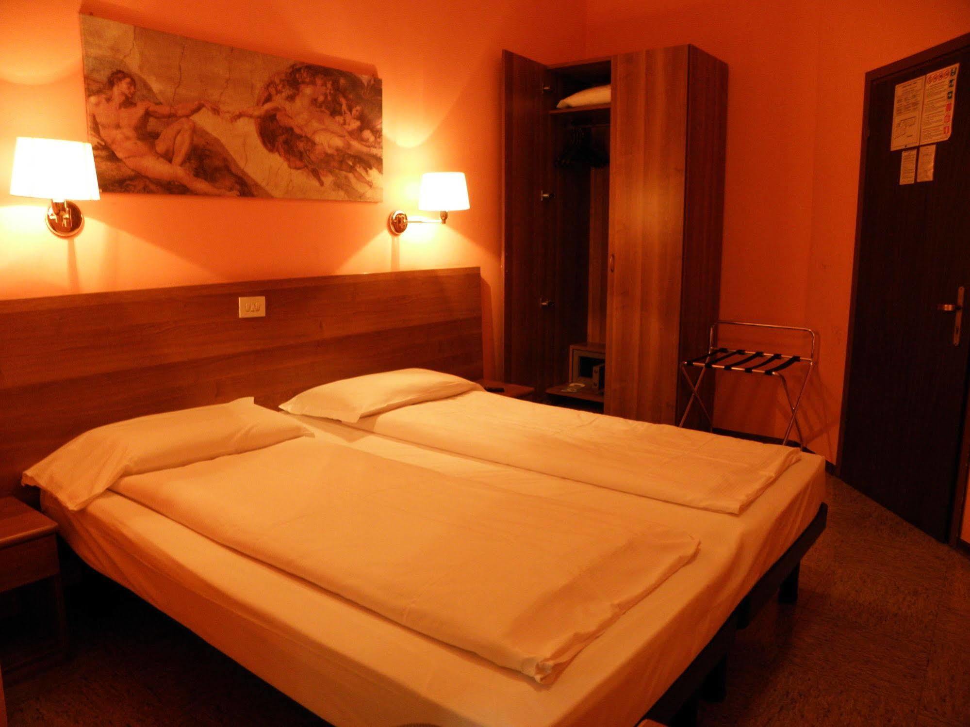 Hotel Corona Tirano Εξωτερικό φωτογραφία