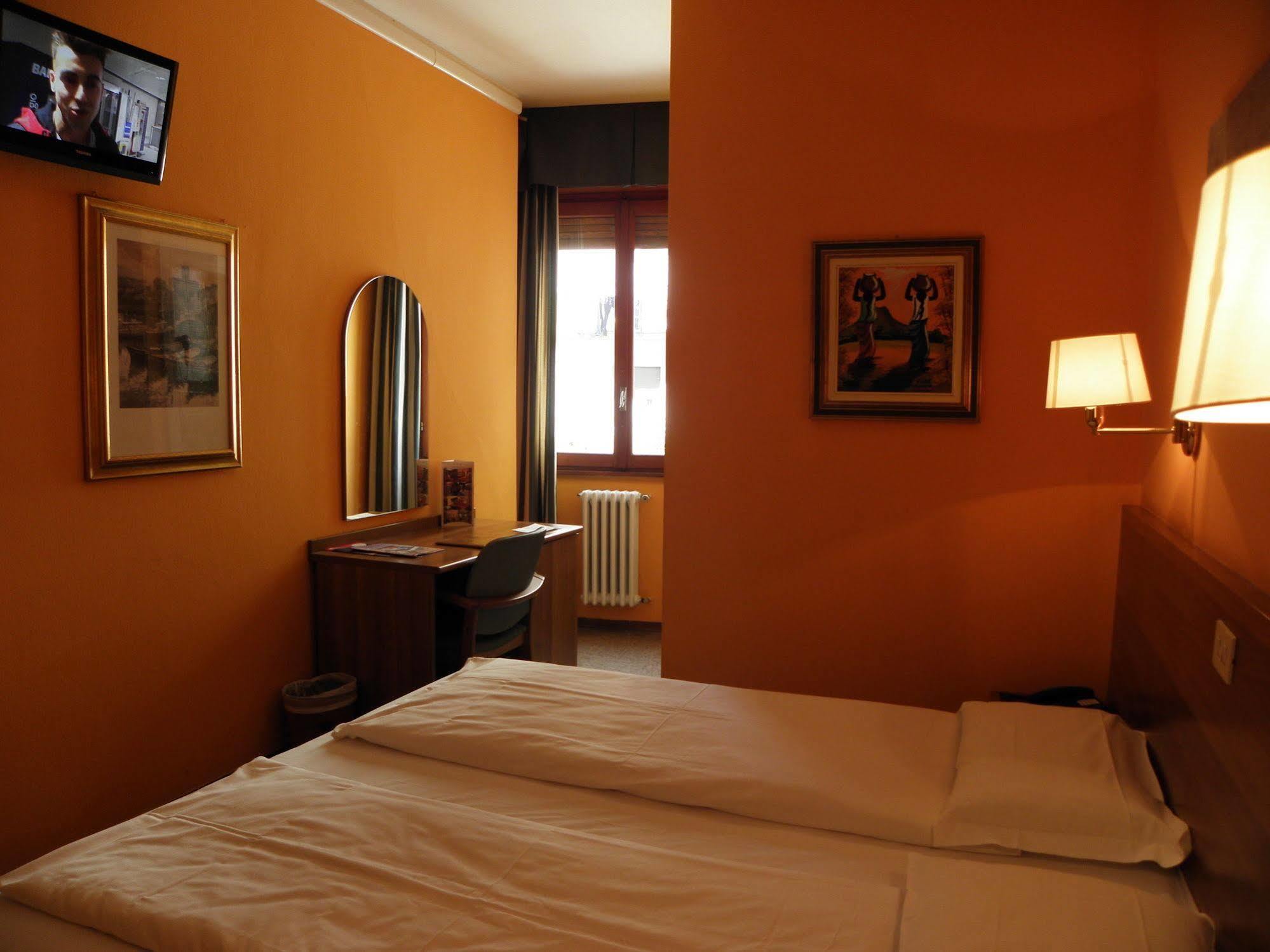 Hotel Corona Tirano Εξωτερικό φωτογραφία