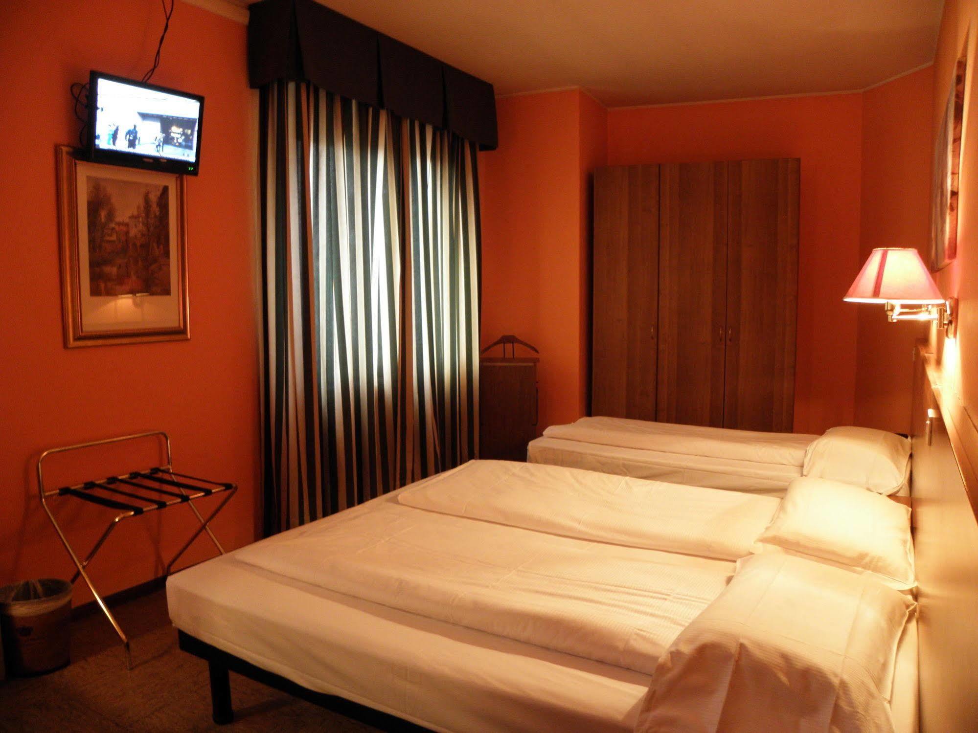 Hotel Corona Tirano Εξωτερικό φωτογραφία