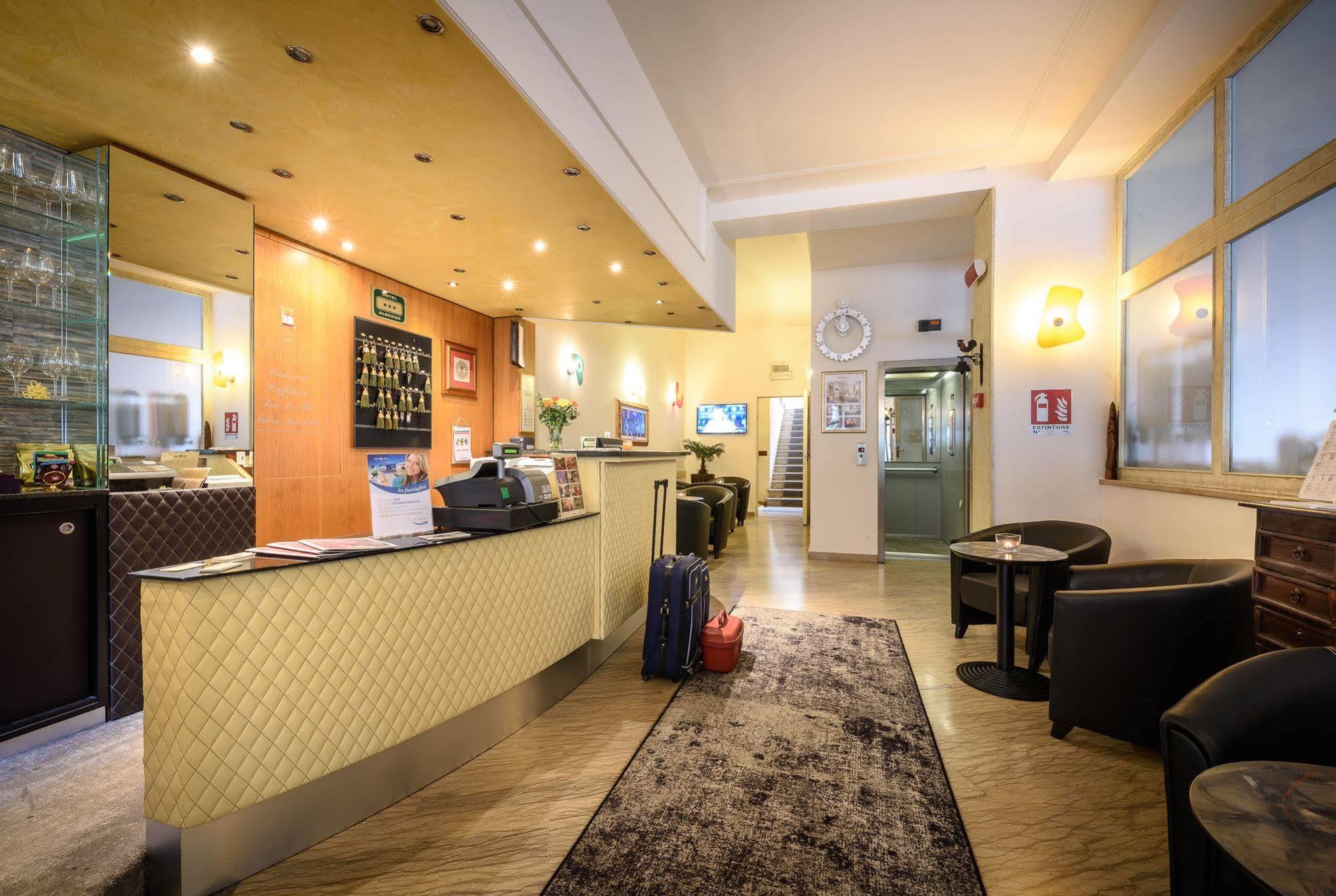 Hotel Corona Tirano Εξωτερικό φωτογραφία