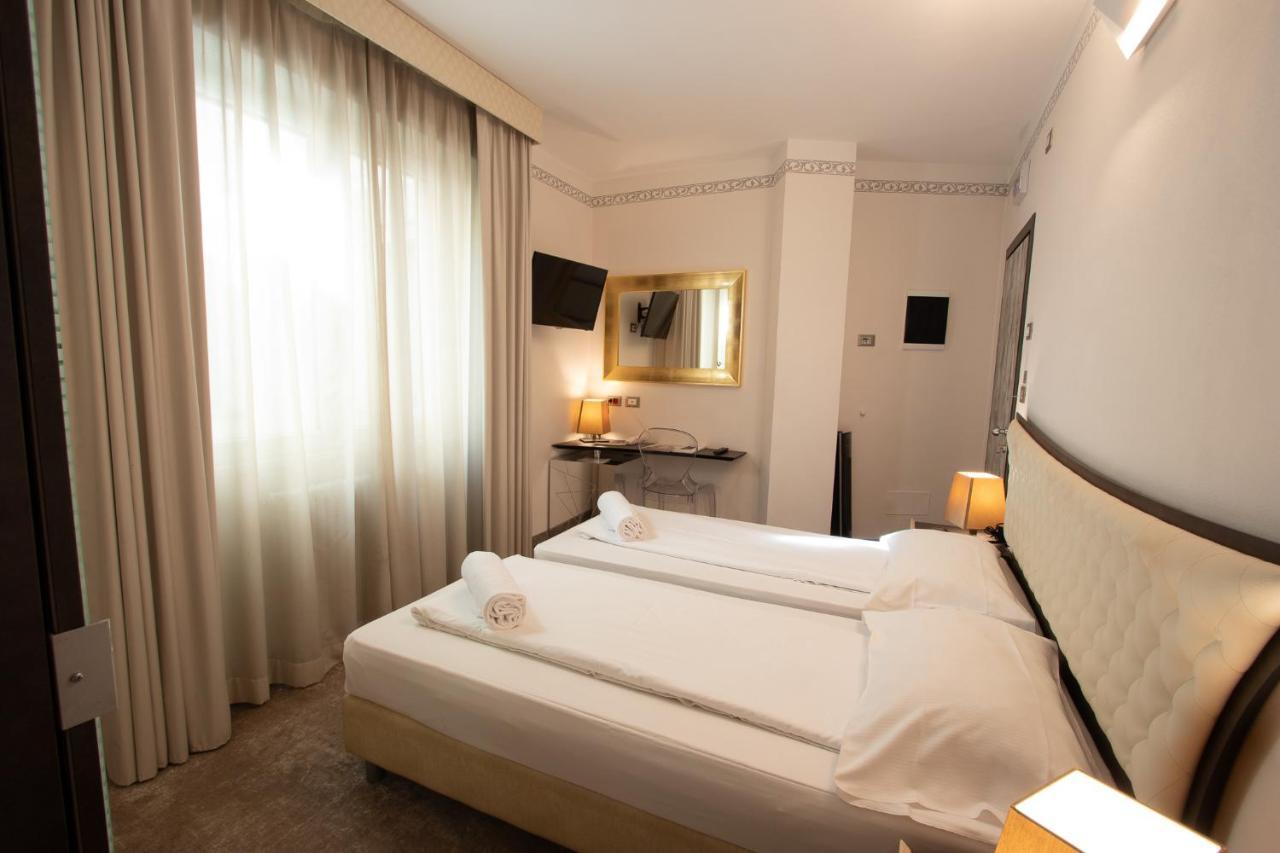 Hotel Corona Tirano Εξωτερικό φωτογραφία