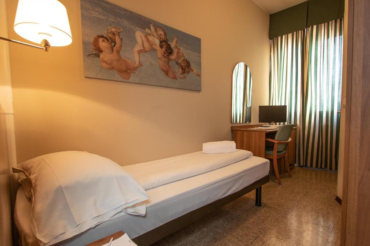 Hotel Corona Tirano Εξωτερικό φωτογραφία