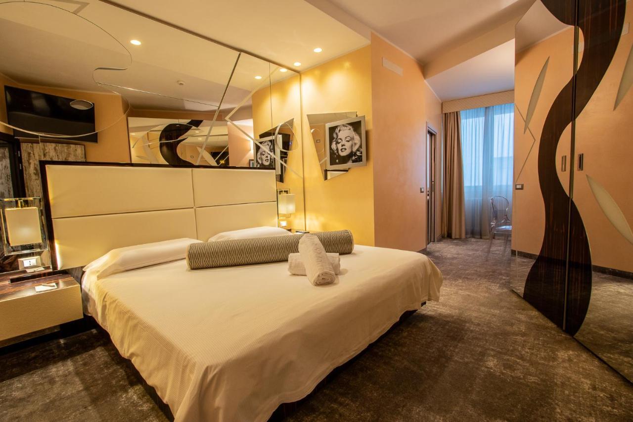Hotel Corona Tirano Εξωτερικό φωτογραφία